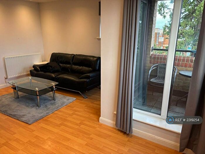 2 Bedroom Flat To Rent In Chiltern House, Aylesbury, HP19