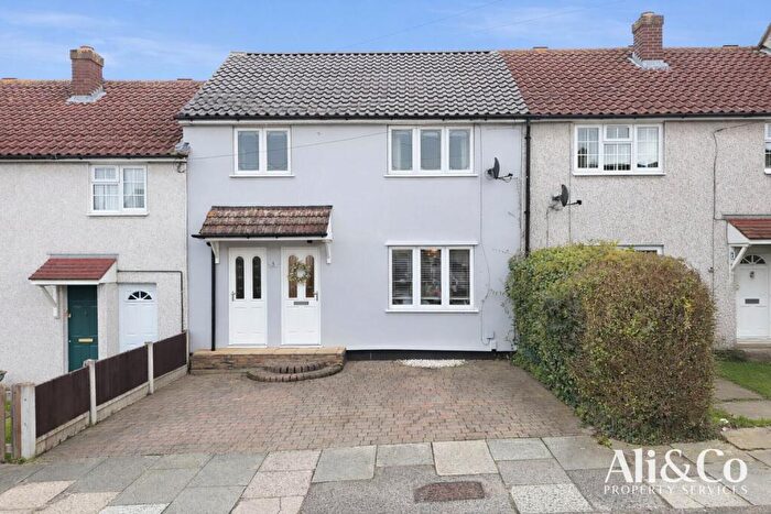 3 Bedroom Terraced House For Sale In Hudson Close, Stanford-le-hope, SS17