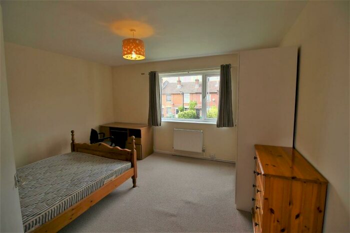 2 Bedroom Apartment To Rent In Elizabeth Court, Aberdeen Road, SO17