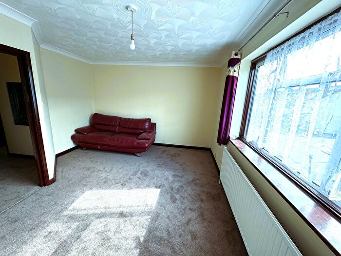 1 Bedroom Flat To Rent In Meads Lane, Ilford, IG3
