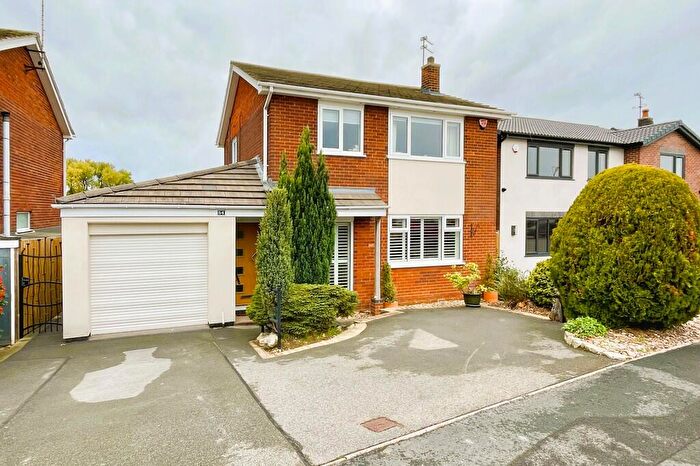 3 Bedroom Detached House For Sale In Lancaster Crescent, Tickhill, Doncaster, DN11