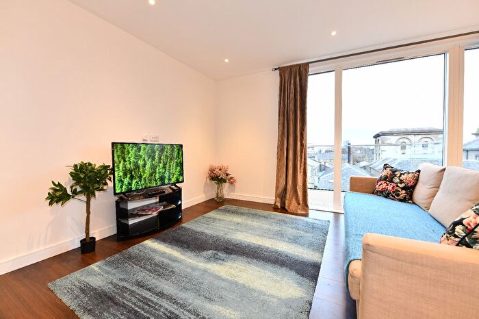 2 Bedroom Flat To Rent In Heritage Place, Brentford, TW8