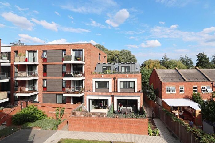 3 Bedroom End Of Terrace House To Rent In Knaresborough Drive, London, SW18