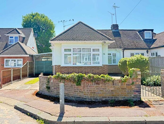 2 Bedroom Bungalow For Sale In Blenheim Park Close, Leigh On Sea, SS9