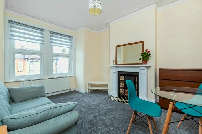 2 Bedroom Flat To Rent In Himley Road, London, SW17