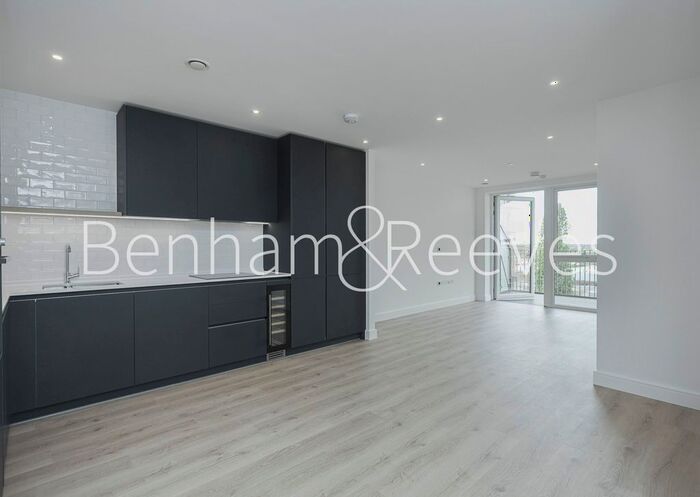 3 Bedroom Flat To Rent In Belgrave Road, Wembley, HA0