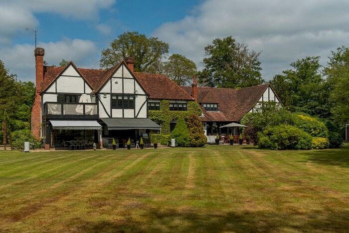 6 Bedroom Detached House For Sale In Collinswood Road, Farnham Common, Slough, SL2