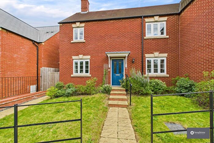 3 Bedroom Semi-Detached House For Sale In Marne Way, Brackley, NN13