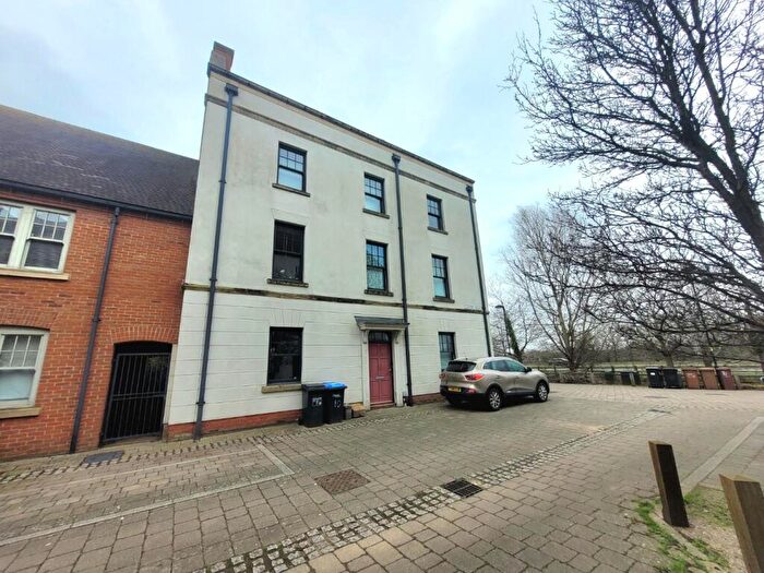 4 Bedroom House To Rent In Clickers Mews, Northampton, NN5