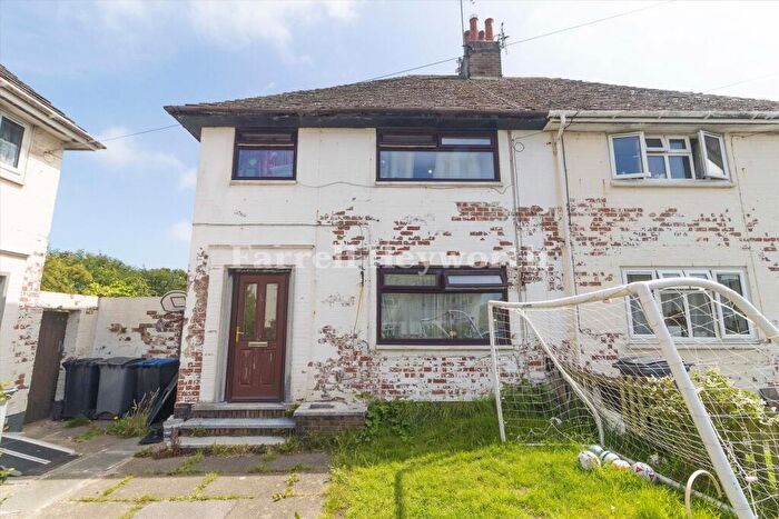 3 Bedroom Semi-Detached House For Sale In Branstree Road, Blackpool, FY4