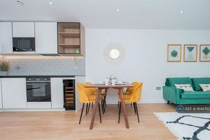 2 Bedroom Flat To Rent In Fairbank House, London, NW9