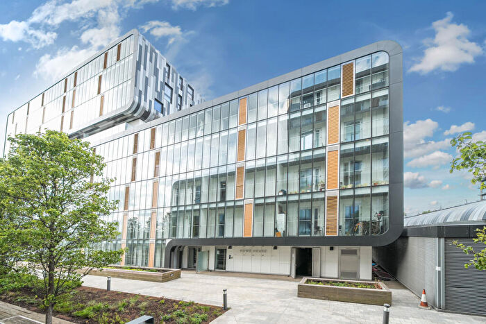 3 Bedroom Apartment For Sale In Love Lane, Woolwich, SE18