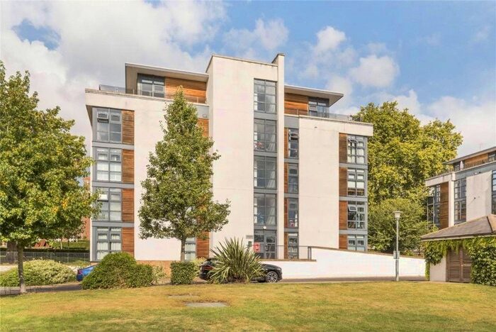 2 Bedroom Flat To Rent In Whitelands Crescent, London, SW18