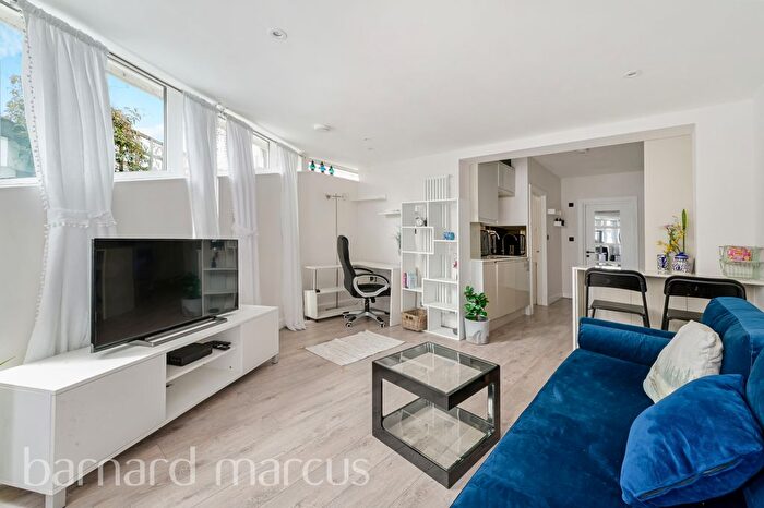 1 Bedroom Flat To Rent In Treen Avenue, London, SW13