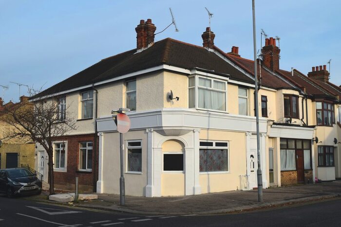 2 Bedroom Flat To Rent In Westborough Road, Westcliff-On-Sea, SS0