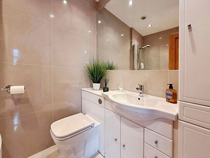 3 Bedroom End Of Terrace House For Sale In Oakleigh Close, Swanley, BR8