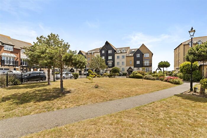 3 Bedroom Flat For Sale In Chatham Green, Eastbourne, BN23