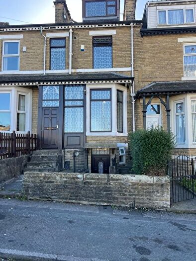 6 Bedroom Terraced House To Rent In Spring Place, Bradford, BD7