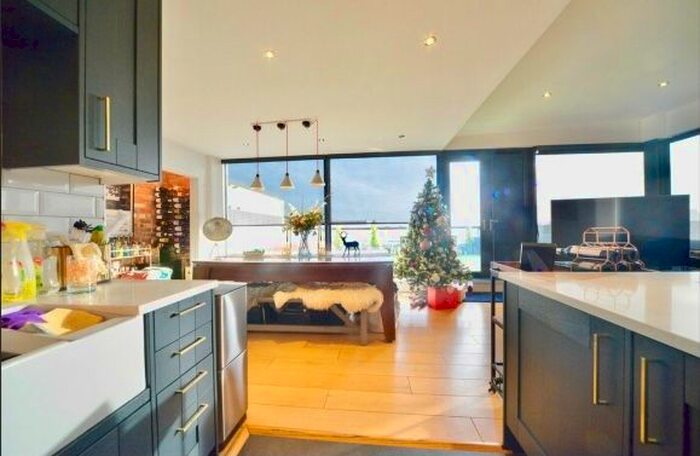 2 Bedroom Flat To Rent In Burford Road, London, E15