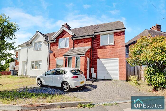 3 Bedroom Semi-Detached House For Sale In Westfield Road, Hinckley, LE10