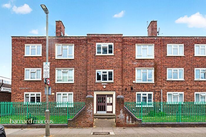 4 Bedroom Flat For Sale In Hazelhurst Road, London, SW17