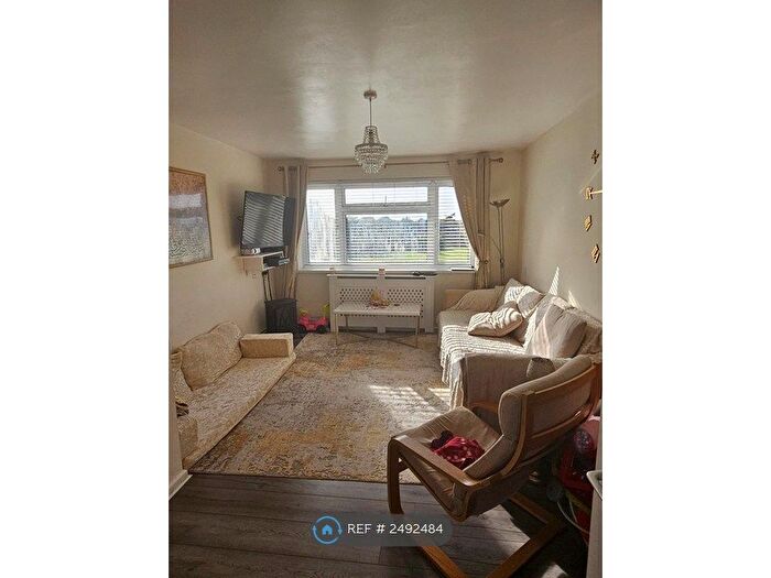 1 Bedroom Flat To Rent In Eden Close, Slough, SL3