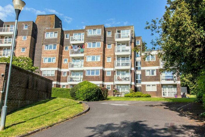 1 Bedroom Flat To Rent In Oak Hall Park, Burgess Hill, RH15
