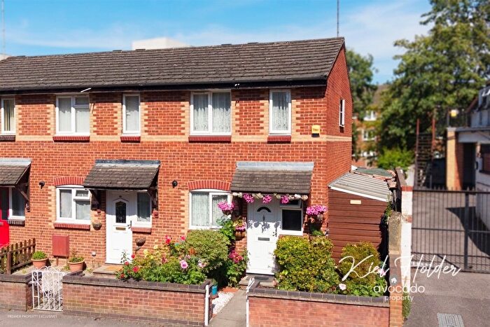 2 Bedroom End Of Terrace House For Sale In Fatherson Road, Reading, RG1