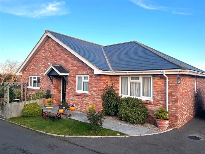 3 Bedroom Bungalow For Sale In Munsley Close, Godshill, PO38