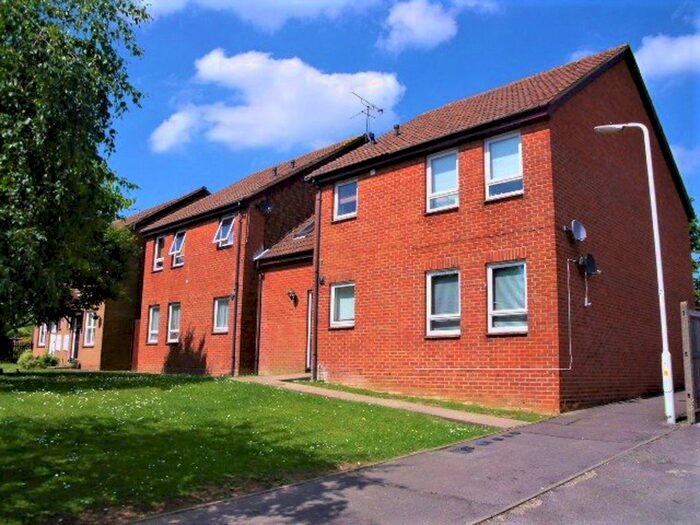 Studio To Rent In Brompton Close, Billericay CM12