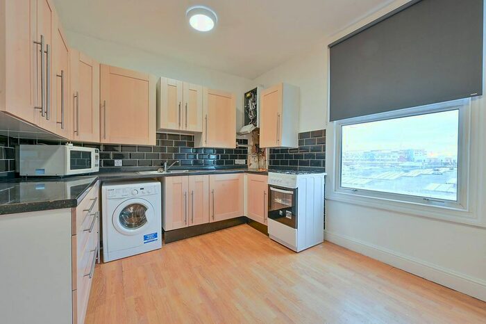 3 Bedroom Flat To Rent In The Vale, Acton, London, W3