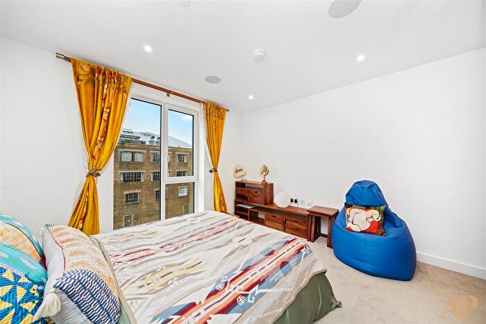 1 Bedroom Flat To Rent In New Tanner Way, London Square, Bermondsey, SE1