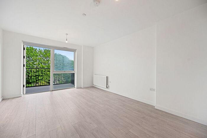 1 Bedroom Flat To Rent In Farine Avenue, Hayes, UB3