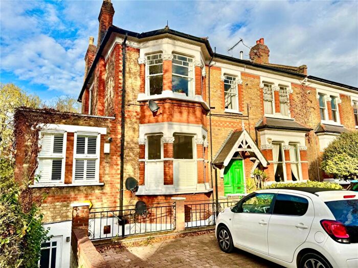 3 Bedroom Apartment To Rent In Christchurch Road, London, N8