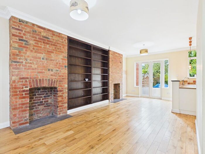 2 Bedroom Flat To Rent In Lance Road, West Harrow, HA1