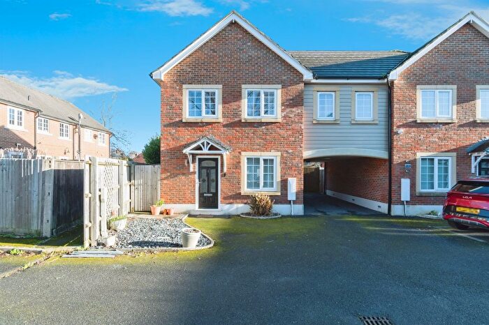 3 Bedroom Link Detached House For Sale In Flaxfields End, Fordingbridge, SP6