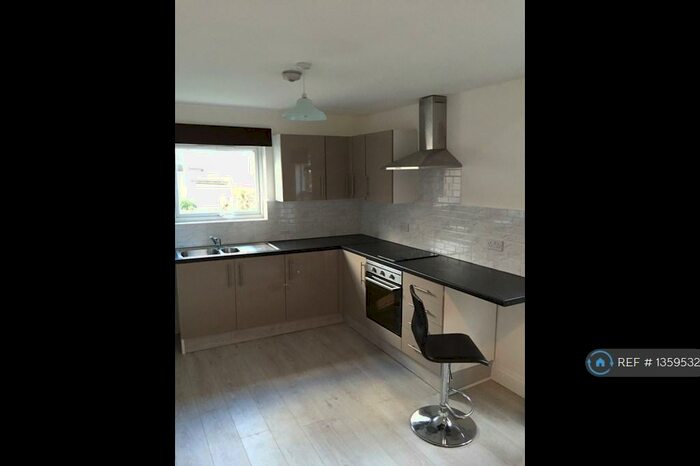 2 Bedroom Flat To Rent In Wick Road, London, E9