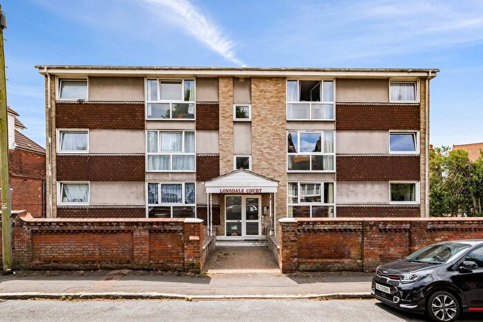 2 Bedroom Flat For Sale In Salisbury Road, Dover, CT16
