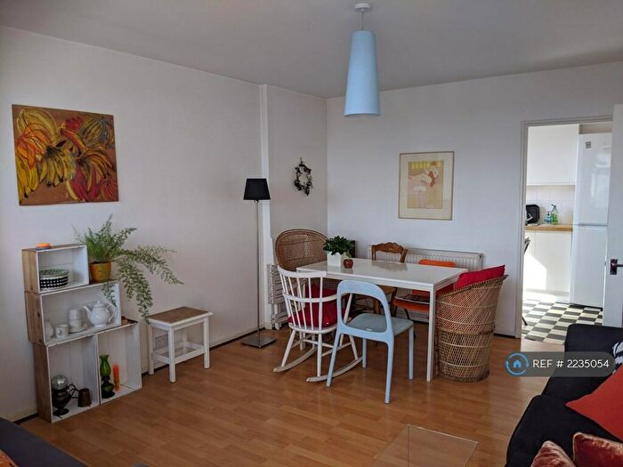 3 Bedroom Flat To Rent In Daling Way, London, E3