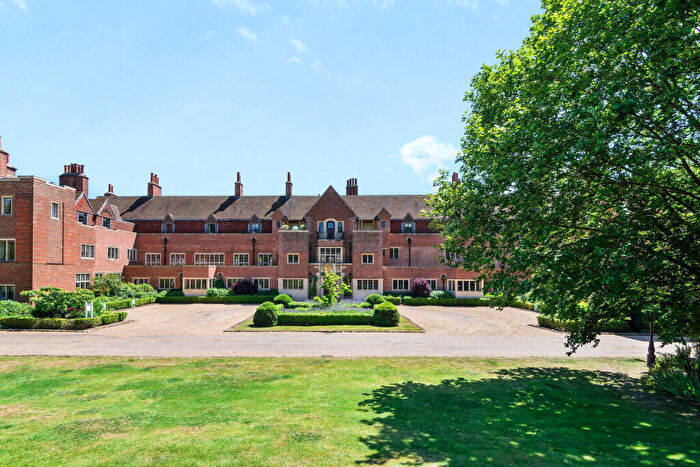 2 Bedroom Apartment For Sale In Kings Edward Vii Apartments, Kings Drive, Midhurst, West Sussex, GU29
