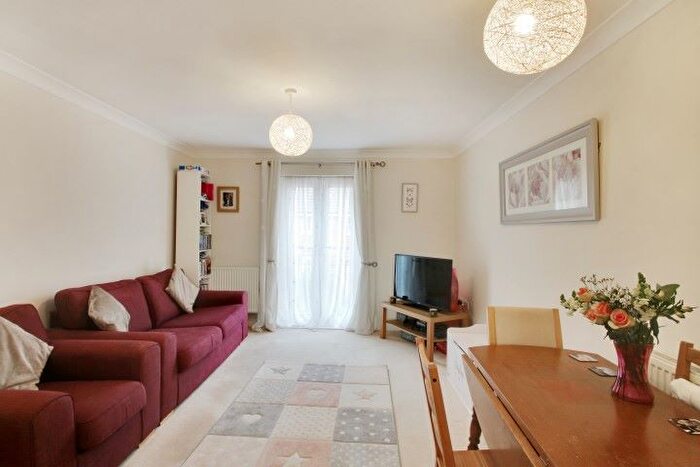 2 Bedroom Flat For Sale In Albion Way, Edenbridge, TN8