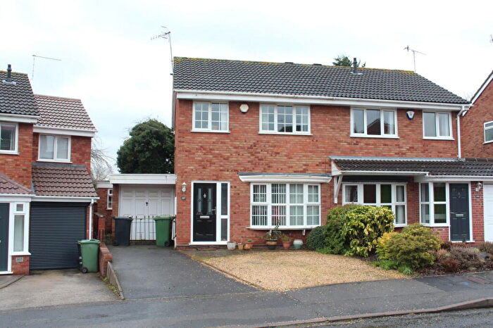 3 Bedroom Semi-Detached House For Sale In Kingswinford, Monteagle Drive, DY6