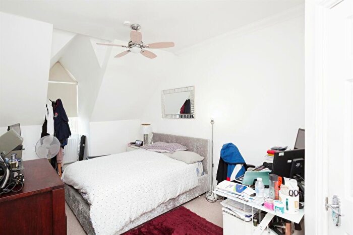 2 Bedroom Apartment To Rent In Rosemead Gardens, Crawley, RH10