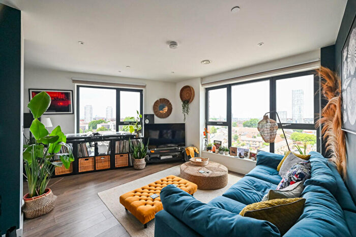 2 Bedroom Flat For Sale In Dipper Drive, , Bow, E3
