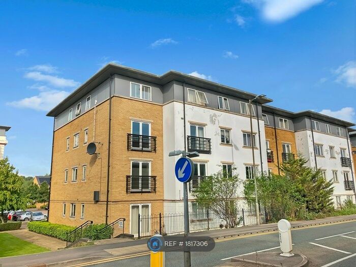 2 Bedroom Flat To Rent In Ovaltine Drive, Kings Langley, WD4