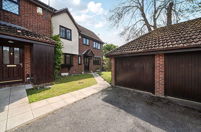 3 Bedroom End Terrace House For Sale In Stevenson Drive, Binfield, Bracknell, RG42