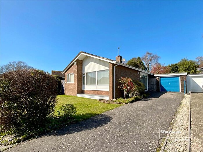 2 Bedroom Bungalow For Sale In Rowan Drive, Highcliffe, Dorset, BH23