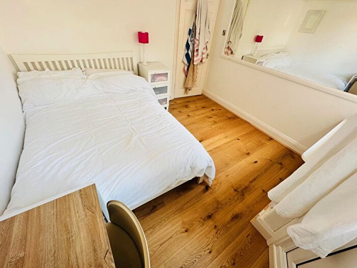 3 Bedroom Flat To Rent In St Michaels Road, Bournemouth, BH2