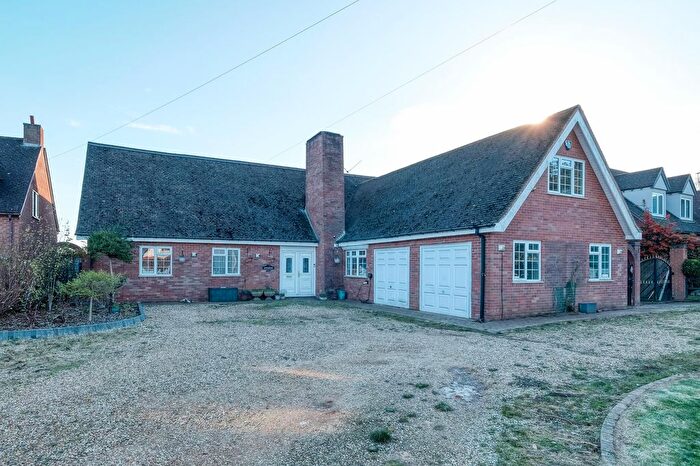 4 Bedroom Detached House For Sale In Malthouse Lane, Earlswood, B94