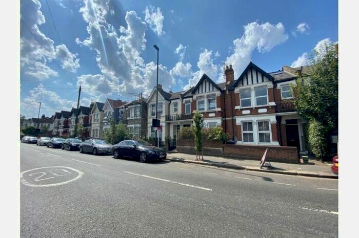 3 Bedroom Flat To Rent In Gunnersbury Lane, London, W3